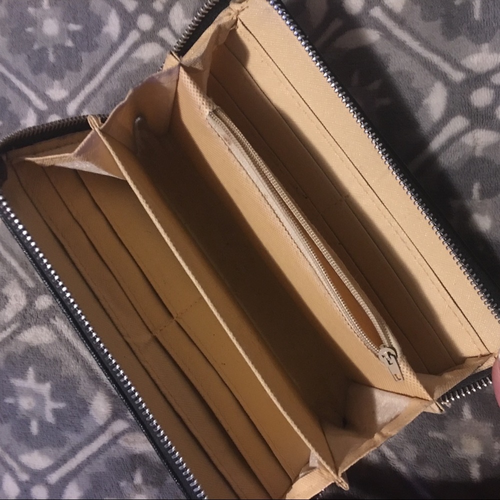 Classy cute black zipper wallet with gold bow - Picture 2 of 4